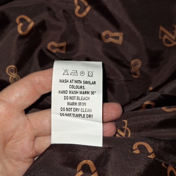 Trenchcoat. Tan shiny color. - Picture 7 of 11